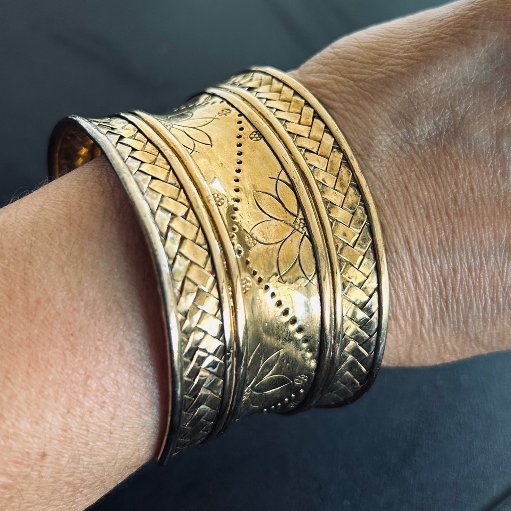 VINTAGE SOLID BRASS CUFF